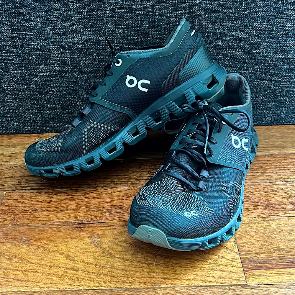 Women’s Black On Running, On Clouds Size 8